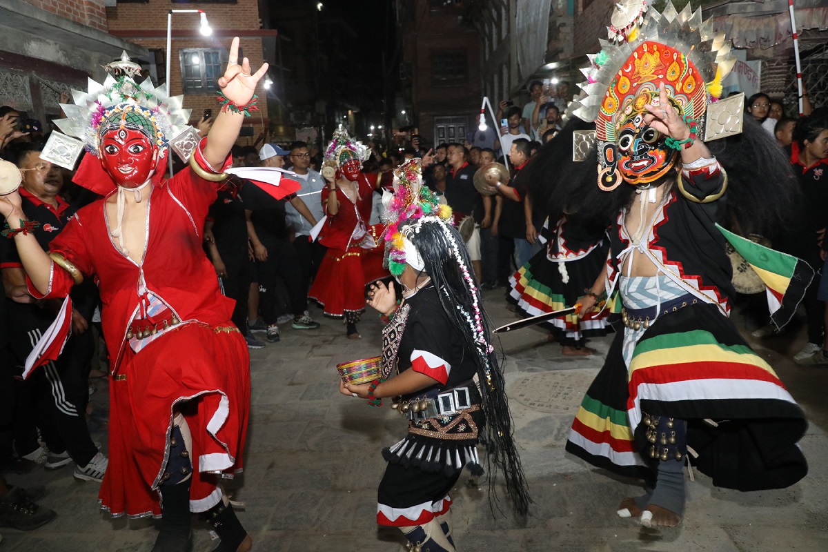 धार्मिक-ऐतिहासिक परम्परा नाचिरहेको मध्यपुर थिमि